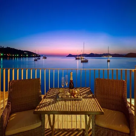 Lola - Four Bedroom With Sea View Villa