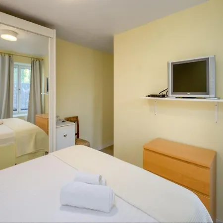 Villa Lola - Four Bedroom With Sea View