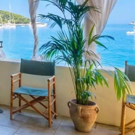 Villa Lola - Four Bedroom With Sea View *