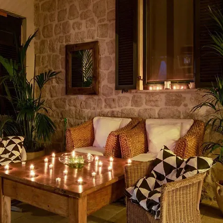 Lola - Four Bedroom With Sea View