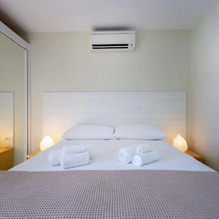 Villa Lola - Four Bedroom With Sea View