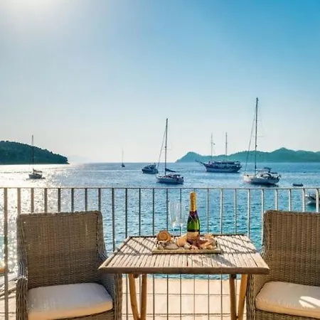 Villa Lola - Four Bedroom With Sea View