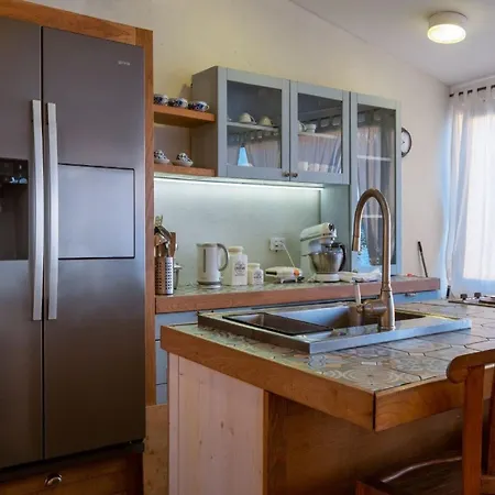 Villa Lola - Four Bedroom With Sea View *