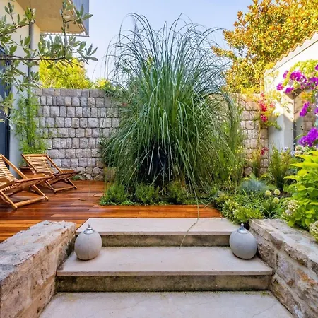 Villa Lola - Four Bedroom With Sea View
